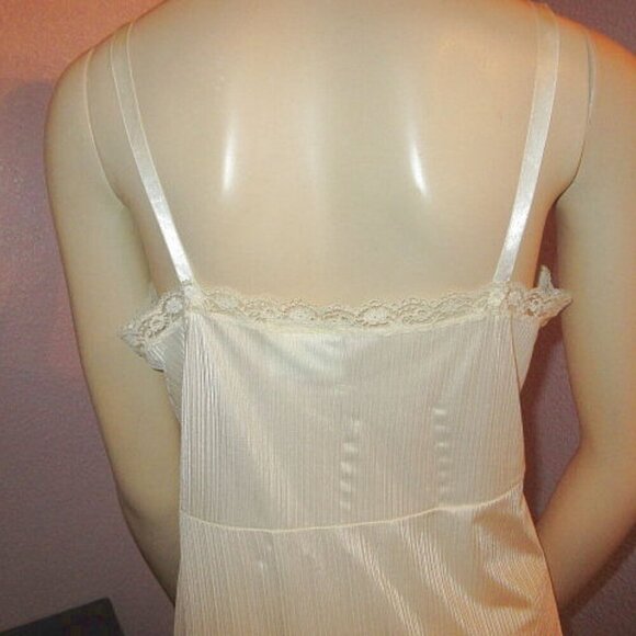 VINTAGE Avon CHEMISE Slip DRESS Size M CROCHET Lace V-NECK Coquette USA MADE - Picture 10 of 12